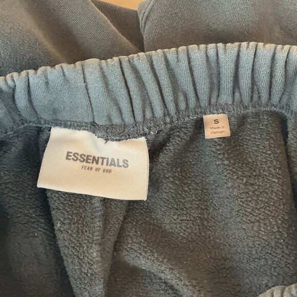 Men's Essentials Fear of God Sweat Shorts- Size S, Black, 5" inseam - Picture 4 of 5